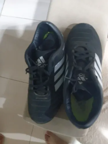 Vendo chuteira de quadra tamanho 39