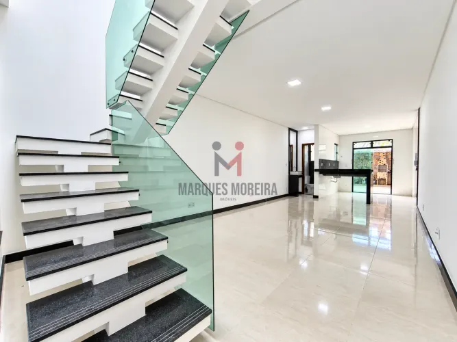 Casa moderna com 3 quartos, suíte com closet, espaço gourmet e área externa no Aeroporto