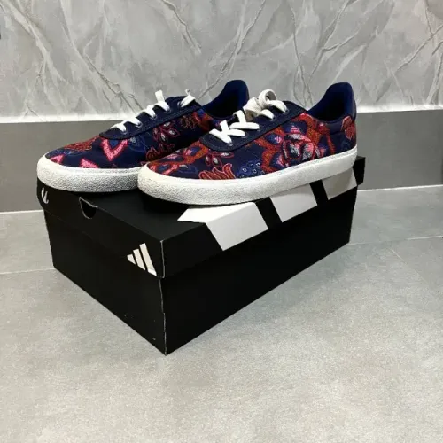 Tênis Adidas