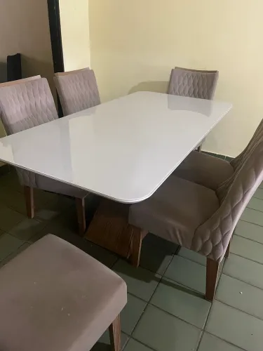 Mesa com 6 cadeiras