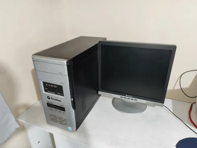 Computador Firstline, Windows 7, 160 gb HD, 1 GB RAM + monitor 17"