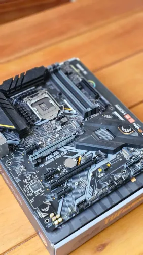 Placa mãe Asus TUF GAMING Z490-PLUS na caixa! 10° e 11° geração