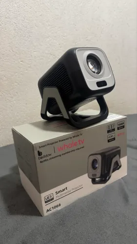PROJETOR SMART AC1066 - PRATICAMENTE NOVO | FULL HD 1080P | SMART TV