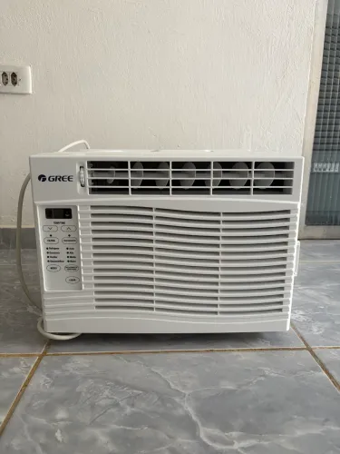 Ar janela novo 2 dias de uso apenas.