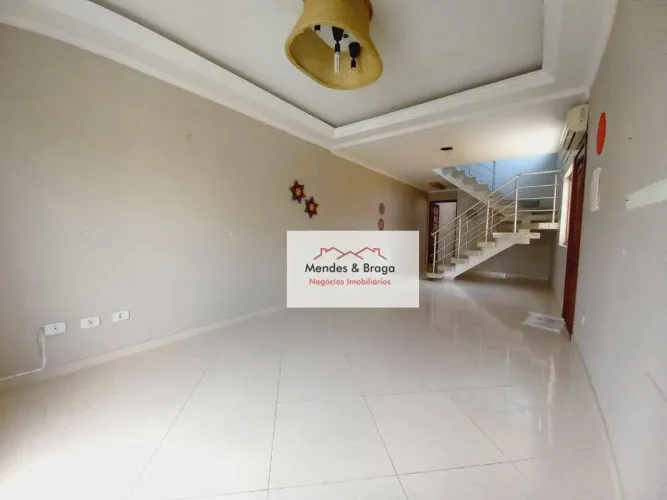 Sobrado com 3 dormitórios para alugar, 180 m² por R$ 3.994,00/mês - Vila Augusta - Guarulh