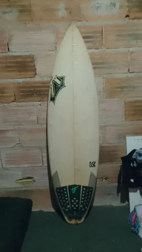 Prancha de surf pronta pra água 