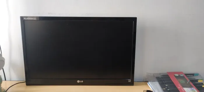 Monitor LG Flaton E2241 - Preto