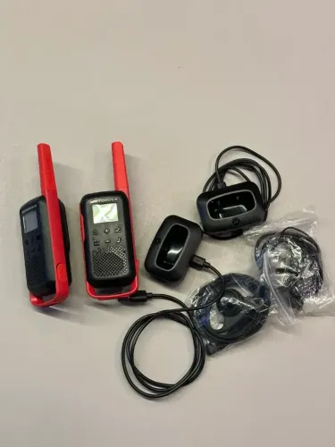 Walkie Talkie Motorola Par Original Com Base e Acessórios