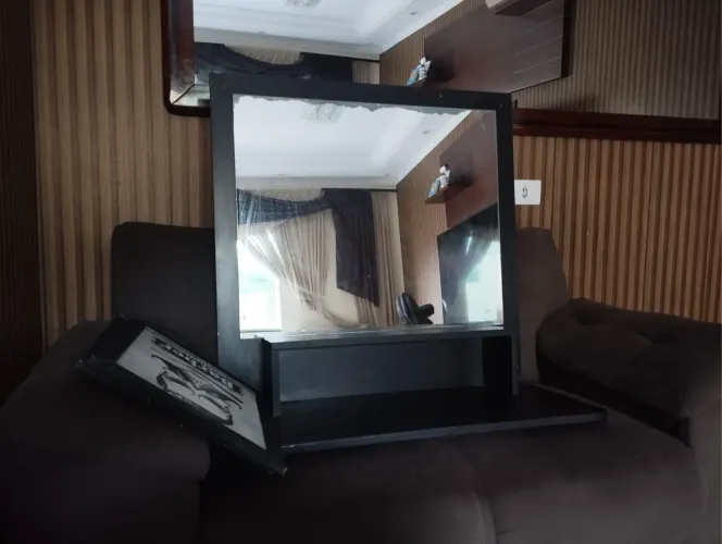 Bancada salão com dois quadro