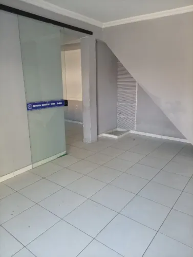 Oportunidade Única no Benfica: Duplex Comercial Pronto para o Seu Negócio na Av 13 de Maio
