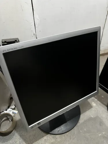 Vendo 2 monitores 200  reais cada, sem queima vela .