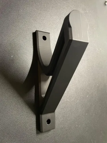 Suporte para guardar capacete com jaqueta e chave