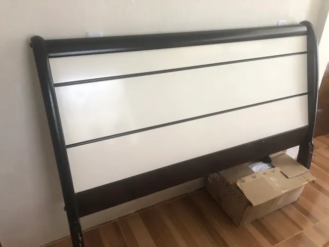 Vendo cama sem o colchão