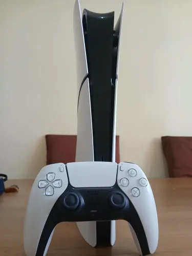 Vendo ps5 slim Aparelho bastante conservado como esta na foto