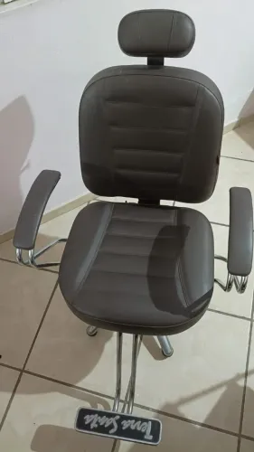 Cadeira para maquiagem e cabeleireiro  hidráulica e reclinável 
