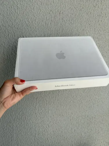 MacBook Neo Silver