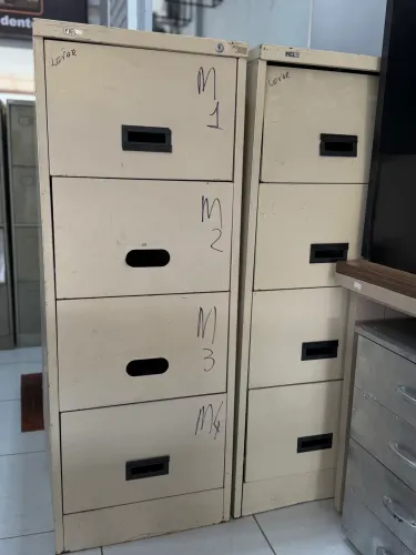 Armário arquivado com algumas avarias aço
