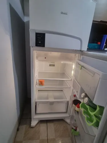 Vendo geladeira Consul.Fosfree, em ótimo estado de conservação, contato : *