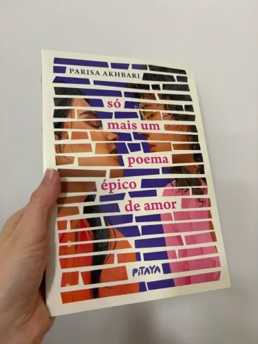 Livro Só mais um poema épico de amor