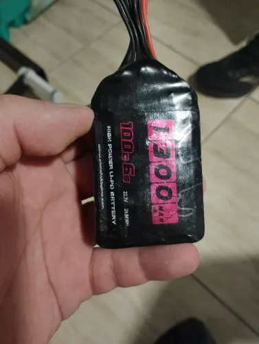 8 baterias 6S de 1300 MHA são usadas e algumas tem celdas mortas