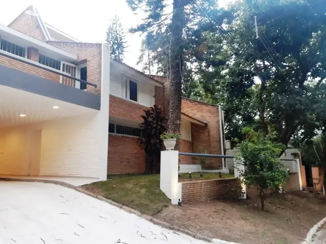 Casa no condomínio Forest Hills para venda e locação com 4 quartos, sendo 4 suítes, 445m²