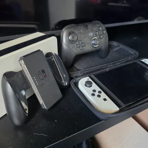 Nitendo switch oled (pouco usado)