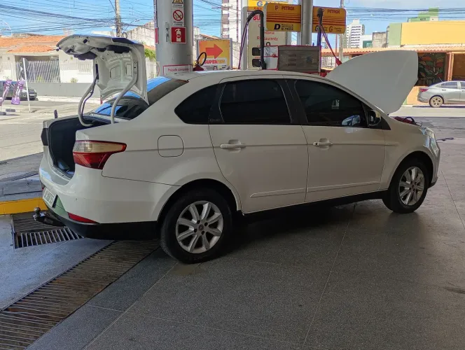 Fiat Grand Siena Tetrafuel 1.4 EVO F. Flex 8V 2013