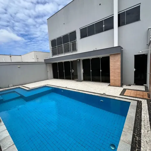 Vende-se Sobrado de 5 quartos na região central de Palmas - To