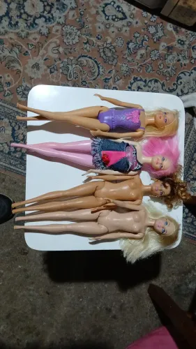 Lote 4 barbies.