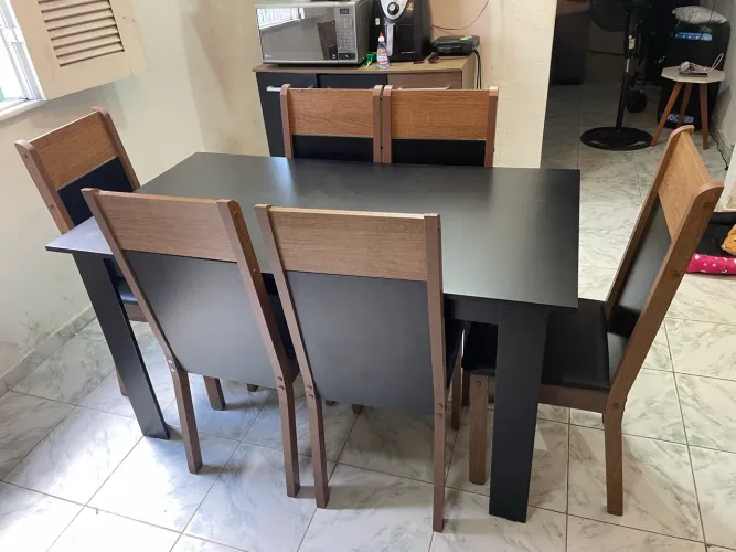 Mesa de jantar com 6 cadeiras