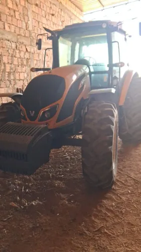 TRATOR VALTRA A 124