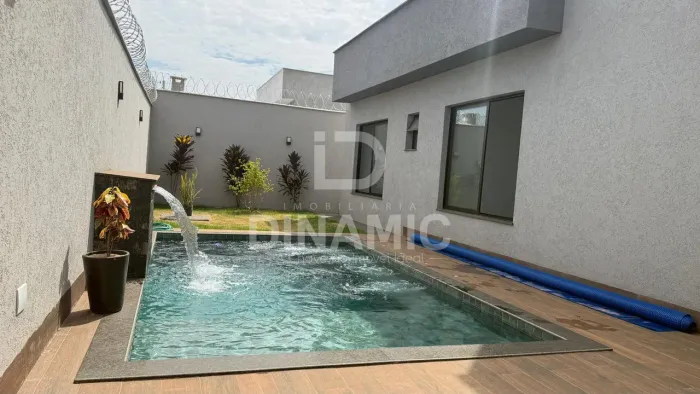 Casa à venda no Setor Faiçalville - piscina e área gourmet em Goiânia