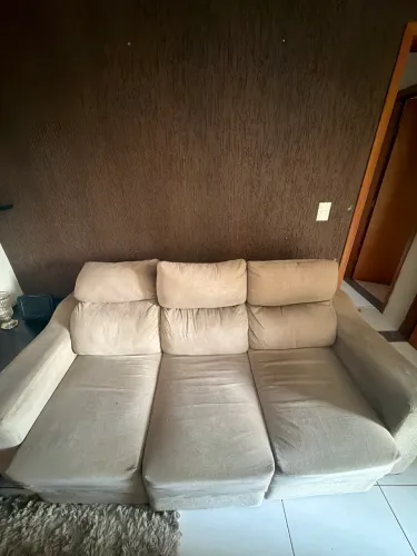 Sofá bege reclinável grande