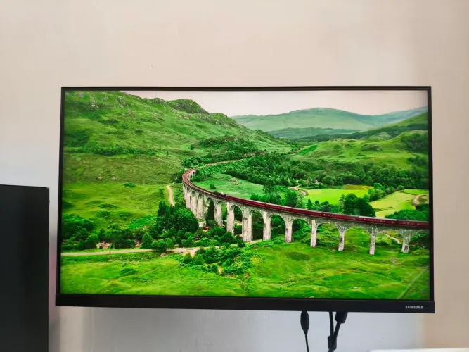 Monitor Samsung T350 24" FHD 75Hz IPS/FreeSync - Impecável / Pouco Uso