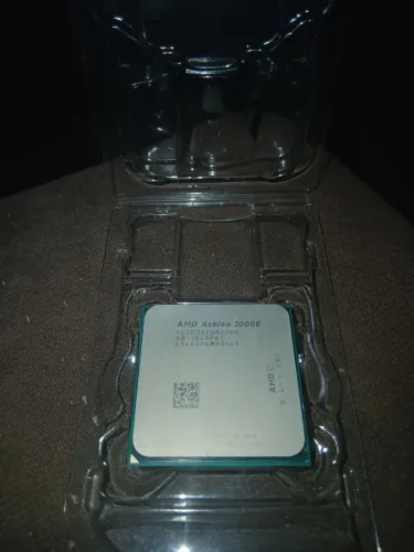 AMD Athlon 200ge