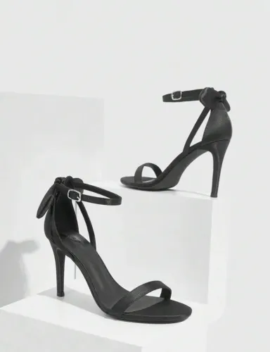 Salto alto preto Shein 35/36 - Elegante e pouco usado