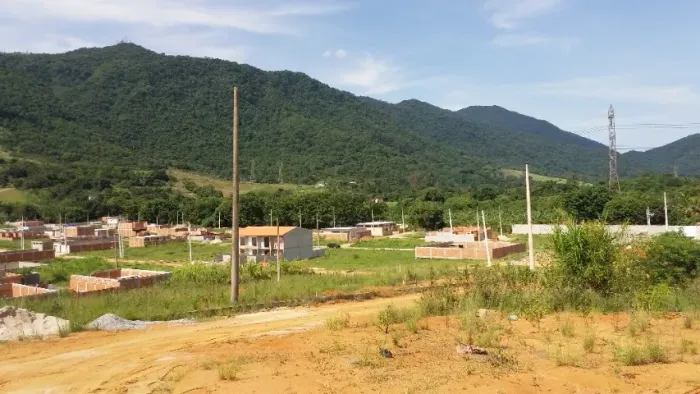 Vendo ou Alugo terreno na Estrada do Mendanha- Campo Grande -RJ 15X9 m²