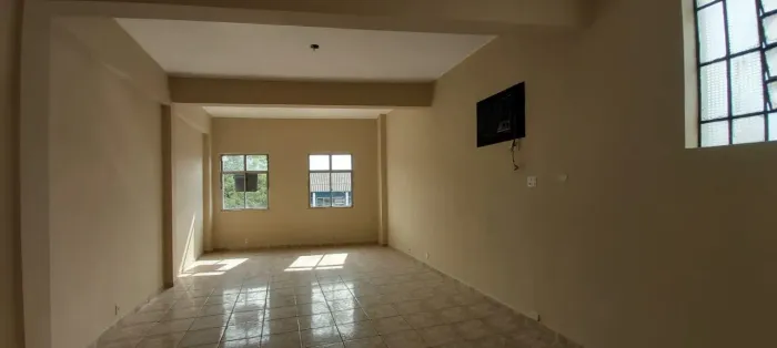 Alugo Sala Grande no Centro Comercial de Nilópolis 