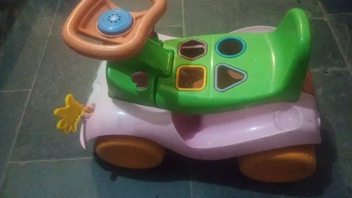 Carrinho de brinquedo 