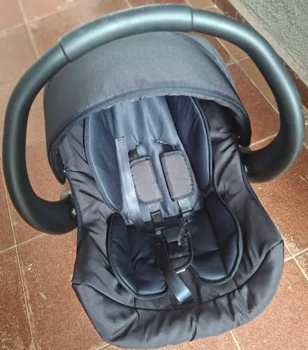 Vendo bebê conforto galzerano com todas as peças, com algumas marcas de uso. VALOR 230,00