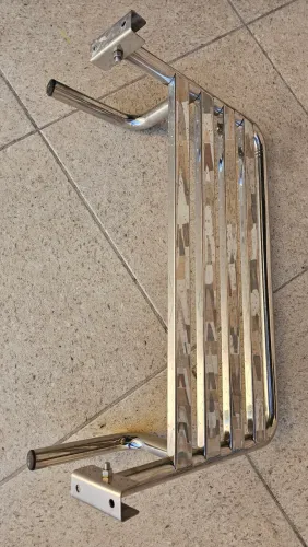 Banco inox para banheiro com 67x42cm