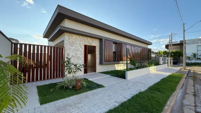 Casa térrea nova de esquina no Condomínio Petrópolis Residence