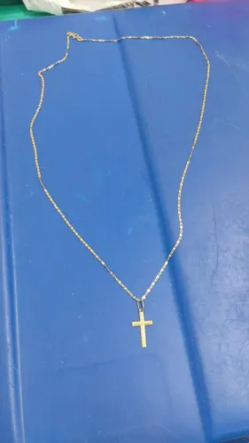Cordão com pingente de ouro