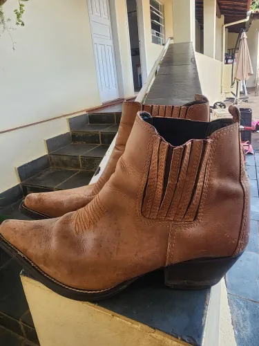 Bota couro legítimo 