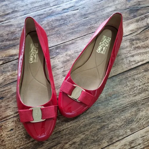 Sapatilha Salvatore Ferragamo 39br, tem 26cm de solado