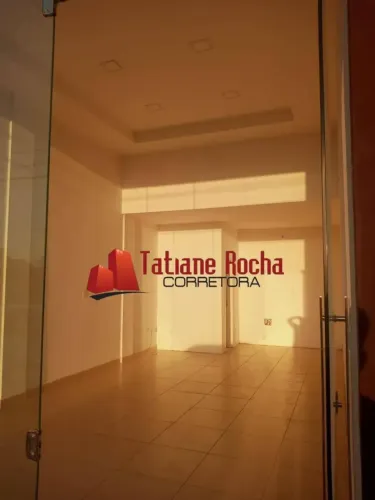 Alugo excelente sala comercial no bairro Sim.