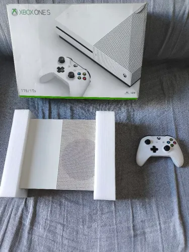 Xbox One S 1TB na Caixa Completo com 1 game e garantia de 90 dias
