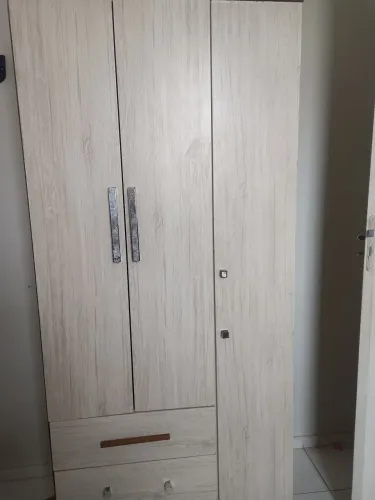 Armário 3 portas com 2 gavetas