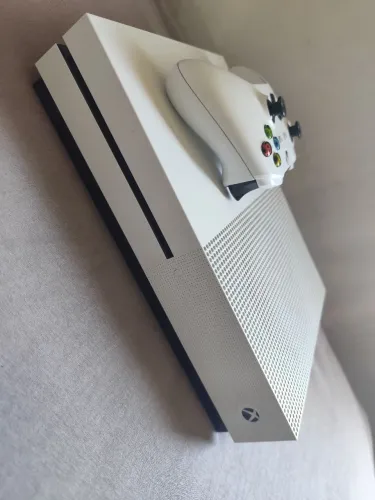 (LEIA A DESCRIÇÃO) VENDO XBOX ONE S COM 800GB