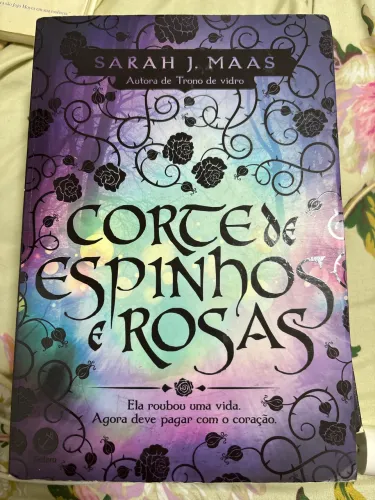 Livro: corte de espinhos e rosas - Sarah j. Maas